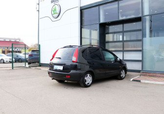 Подержанный автомобиль Daewoo Tacuma 2002 года (5 фото)