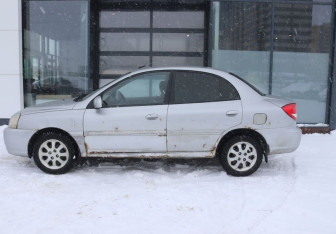 Подержанный автомобиль Kia Rio Sedan 2003 года (2 фото)
