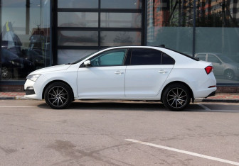 Подержанный автомобиль Skoda Rapid Liftback 2020 года (7 фото)