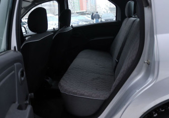 Подержанный автомобиль Renault Logan Sedan 2012 года (12 фото)