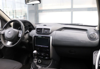 Подержанный автомобиль Nissan Terrano 2017 года (14 фото)