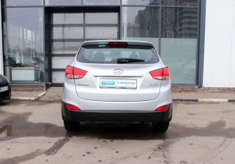 Подержанный автомобиль Hyundai ix35 2013 года (4 фото)