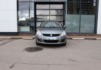 Подержанный автомобиль Suzuki Swift Hatchback 2011 года (8 фото)