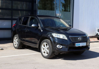 Подержанный автомобиль Toyota RAV4 2011 года (2 фото)