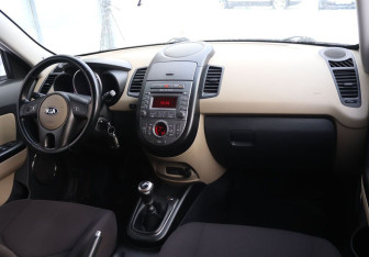 Подержанный автомобиль Kia Soul 2013 года (13 фото)