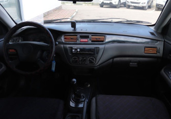 Подержанный автомобиль Mitsubishi Lancer Sedan 2004 года (14 фото)