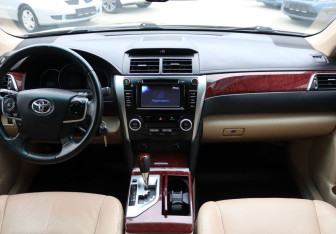 Подержанный автомобиль Toyota Camry Sedan 2013 года (15 фото)