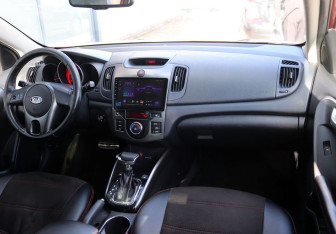 Подержанный автомобиль Kia Cerato Sedan 2011 года (11 фото)
