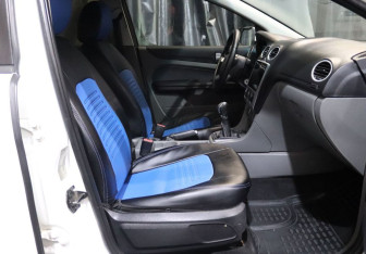 Подержанный автомобиль Ford Focus Sedan 2009 года (13 фото)