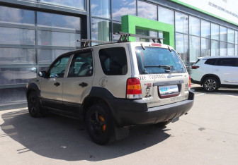 Подержанный автомобиль Ford Escape 2001 года (3 фото)