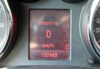 Подержанный автомобиль Opel Astra Hatchback 2011 года (18 фото)