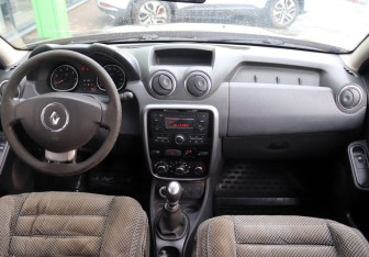Подержанный автомобиль Renault Duster 2013 года (12 фото)