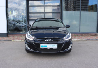 Подержанный автомобиль Hyundai Solaris Sedan 2013 года (8 фото)