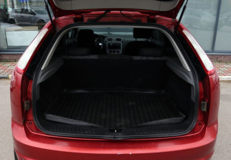 Подержанный автомобиль Ford Focus Hatchback 2009 года (10 фото)