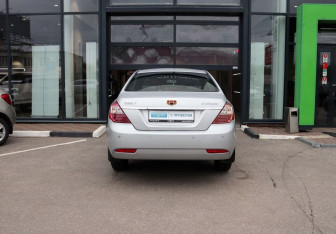 Подержанный автомобиль Geely Emgrand EC7 Sedan 2013 года (4 фото)