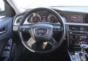 Подержанный автомобиль Audi A4 Sedan 2012 года (15 фото)