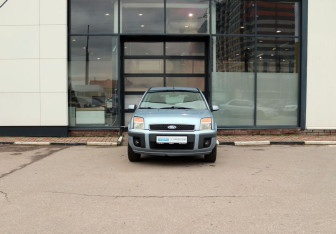 Подержанный автомобиль Ford Fusion 2007 года (8 фото)