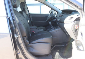 Подержанный автомобиль Renault Scenic 2009 года (13 фото)