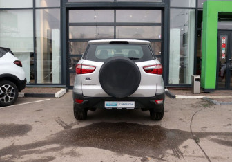 Подержанный автомобиль Ford EcoSport 2015 года (4 фото)