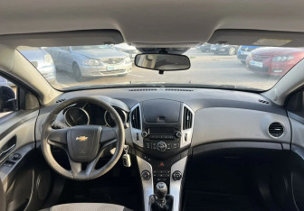 Подержанный автомобиль Chevrolet Cruze Sedan 2013 года (14 фото)