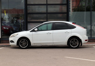 Подержанный автомобиль Ford Focus Hatchback 2010 года (6 фото)