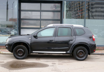 Подержанный автомобиль Nissan Terrano 2014 года (2 фото)