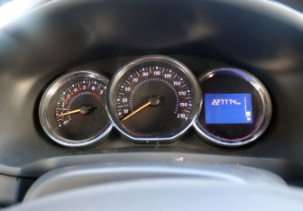 Подержанный автомобиль Renault Sandero 2015 года (17 фото)