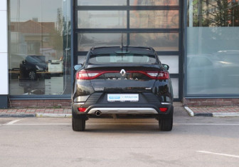 Подержанный автомобиль Renault Arkana 2019 года (4 фото)