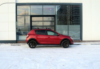 Подержанный автомобиль Renault Sandero 2015 года (6 фото)