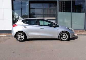 Подержанный автомобиль Kia Ceed Hatchback 2012 года (6 фото)