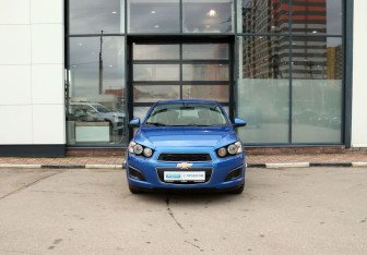 Подержанный автомобиль Chevrolet Aveo Sedan 2012 года (8 фото)