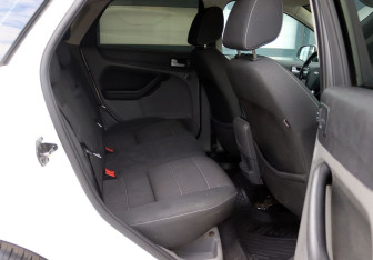 Подержанный автомобиль Ford Focus Hatchback 2010 года (14 фото)