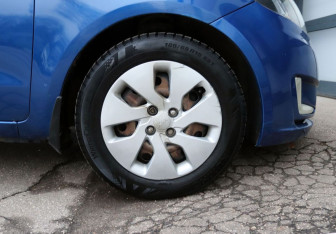 Подержанный автомобиль Kia Rio Sedan 2012 года (9 фото)