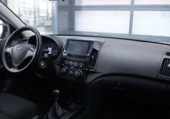 Подержанный автомобиль Hyundai i30 Hatchback 2009 года (13 фото)
