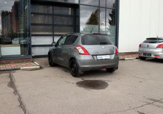 Подержанный автомобиль Suzuki Swift Hatchback 2011 года (3 фото)