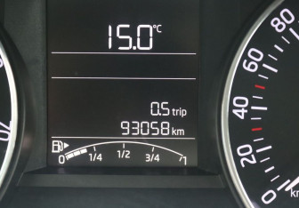 Подержанный автомобиль Skoda Rapid Liftback 2015 года (17 фото)