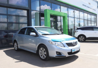 Подержанный автомобиль Toyota Corolla Sedan 2007 года (7 фото)
