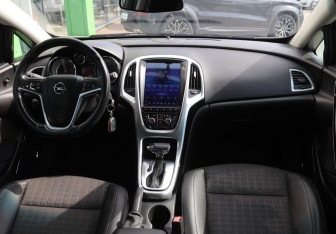 Подержанный автомобиль Opel Astra Hatchback 2013 года (14 фото)