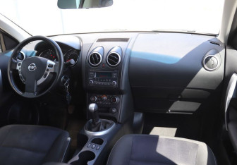 Подержанный автомобиль Nissan Qashqai 2013 года (14 фото)