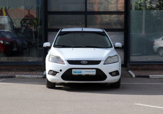 Подержанный автомобиль Ford Focus Hatchback 2010 года (7 фото)