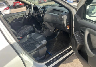 Подержанный автомобиль Renault Duster 2016 года (13 фото)