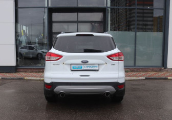 Подержанный автомобиль Ford Kuga 2013 года (4 фото)