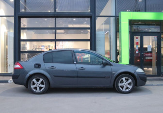 Подержанный автомобиль Renault Megane Sedan 2006 года (6 фото)