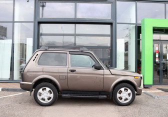 Подержанный автомобиль LADA (ВАЗ) 2121 (4x4) 2018 года (6 фото)