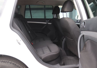 Подержанный автомобиль Skoda Octavia Wagon 2012 года (11 фото)