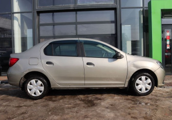 Подержанный автомобиль Renault Logan Sedan 2015 года (6 фото)