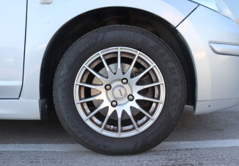 Подержанный автомобиль Nissan Tiida Hatchback 2010 года (11 фото)
