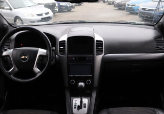 Подержанный автомобиль Chevrolet Captiva 2011 года (14 фото)