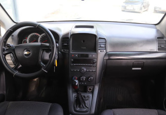 Подержанный автомобиль Chevrolet Captiva 2007 года (14 фото)