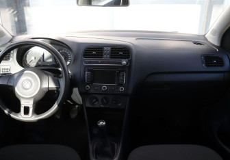Подержанный автомобиль Volkswagen Polo Hatchback 2011 года (14 фото)